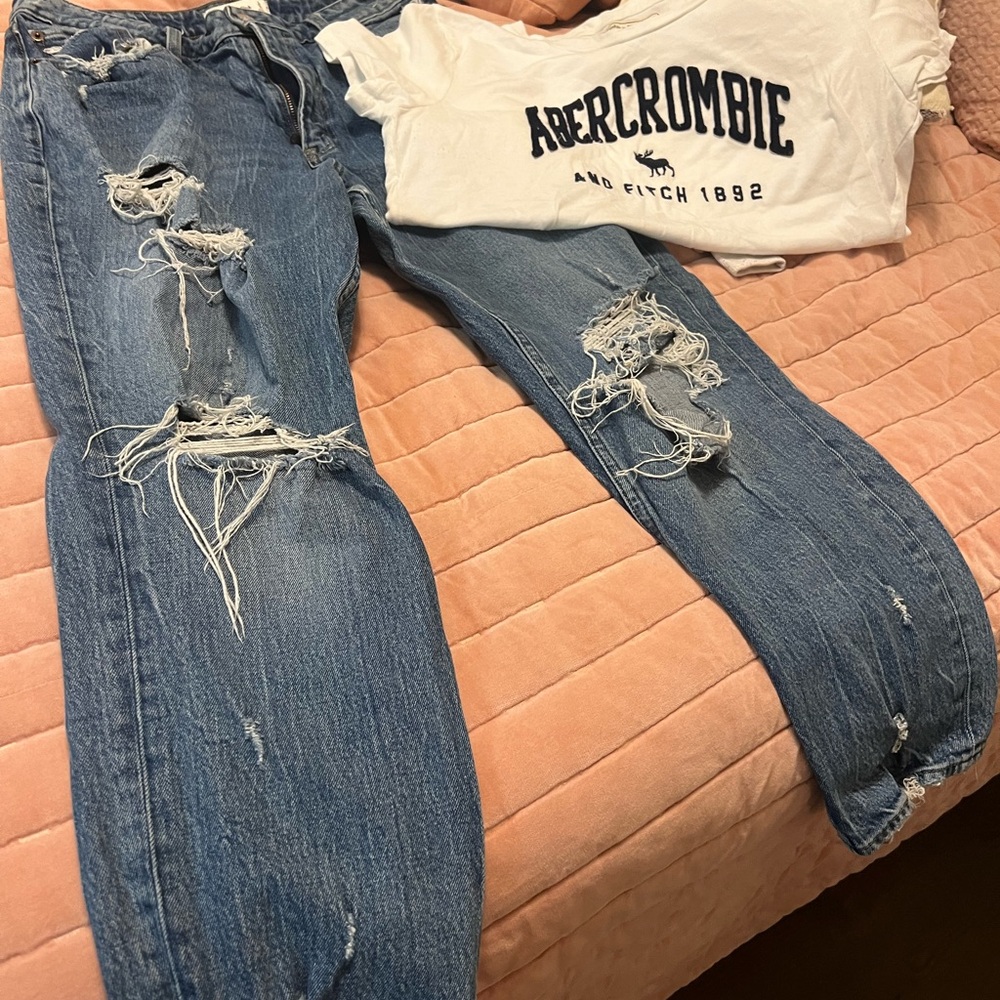 Abercrombie and Fitch love jeans size 31 and brand new T-shirt size large